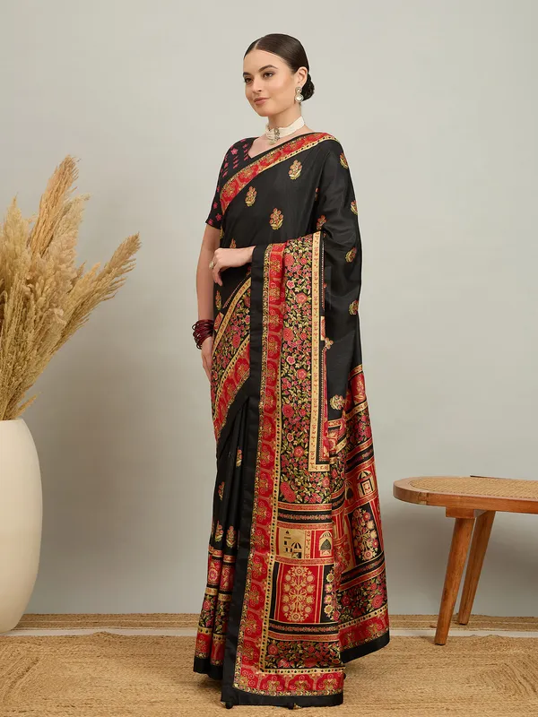 Women's_Silk_Blend_Black_Digital_Print_Designer_Saree_With_Blouse_Piece