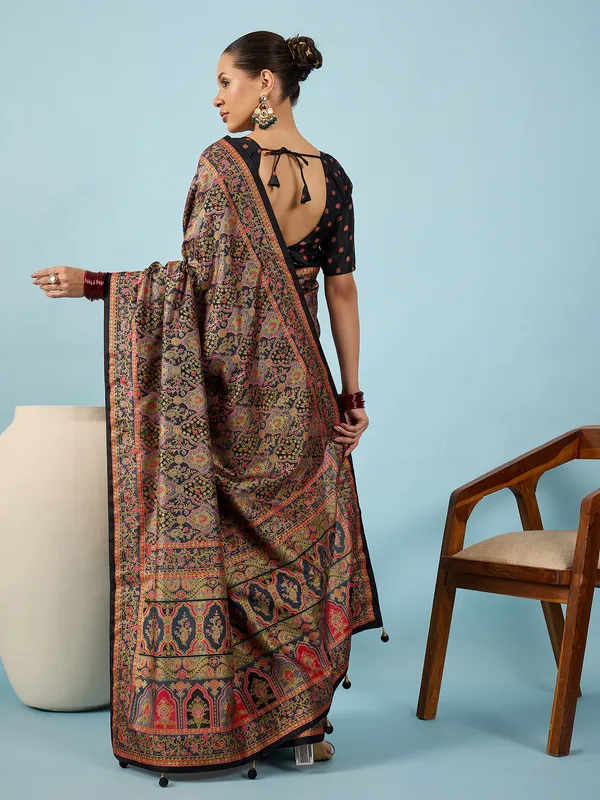 Women's_Silk_Blend_Black_Digital_Print_Designer_Saree_With_Blouse_Piece
