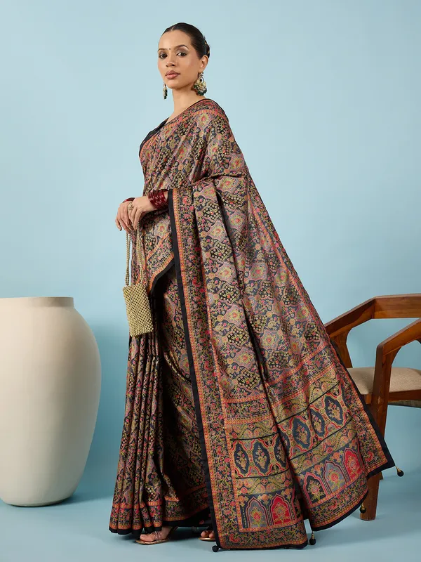 Women's_Silk_Blend_Black_Digital_Print_Designer_Saree_With_Blouse_Piece