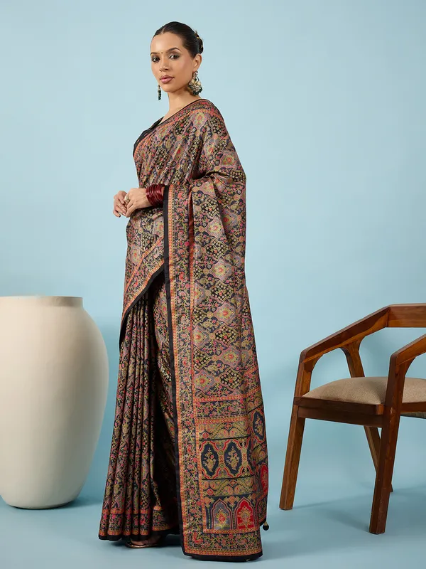 Women's_Silk_Blend_Black_Digital_Print_Designer_Saree_With_Blouse_Piece