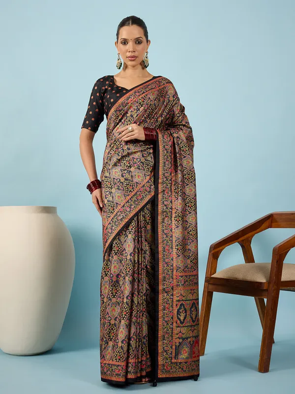 Women's_Silk_Blend_Black_Digital_Print_Designer_Saree_With_Blouse_Piece