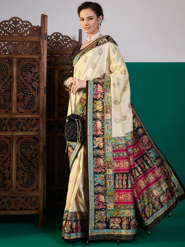 Women's_Silk_Blend_Black_Digital_Print_Designer_Saree_With_Blouse_Piece