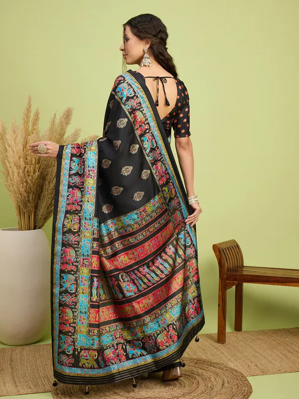 Women's_Silk_Blend_Black_Digital_Print_Designer_Saree_With_Blouse_Piece