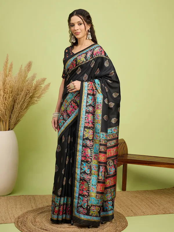 Women's_Silk_Blend_Black_Digital_Print_Designer_Saree_With_Blouse_Piece