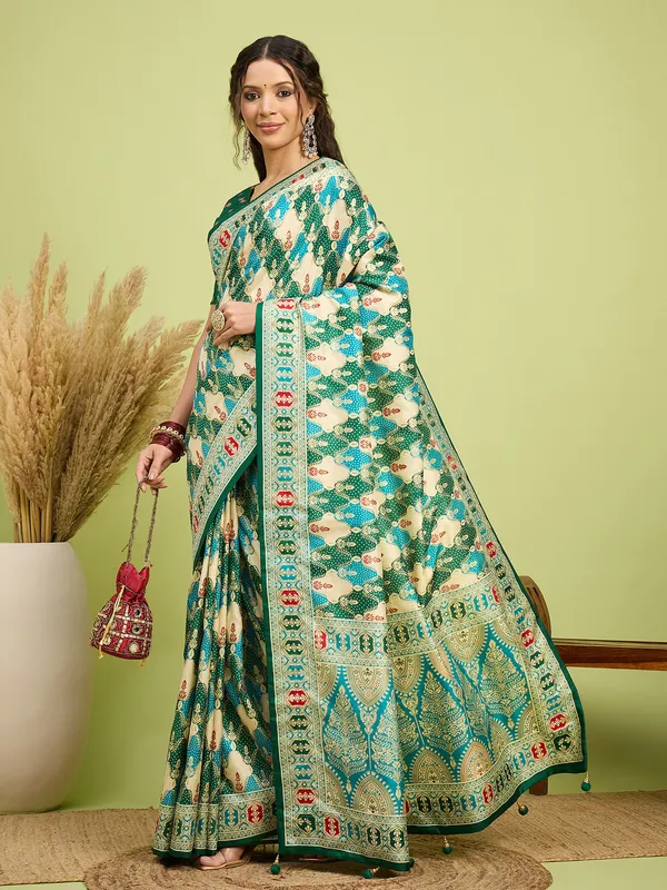 Women's_Silk_Blend_Green_Digital_Print_Designer_Saree_With_Blouse_Piece