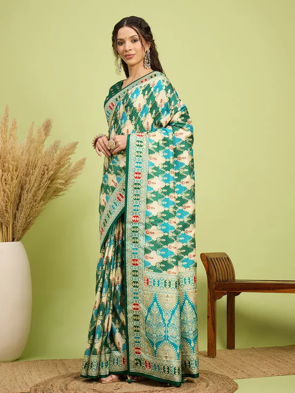 Women's_Silk_Blend_Green_Digital_Print_Designer_Saree_With_Blouse_Piece