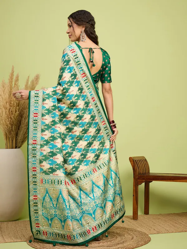 Women's_Silk_Blend_Green_Digital_Print_Designer_Saree_With_Blouse_Piece
