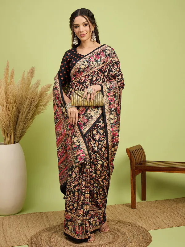 Women's_Silk_Blend_Black_Digital_Print_Designer_Saree_With_Blouse_Piece