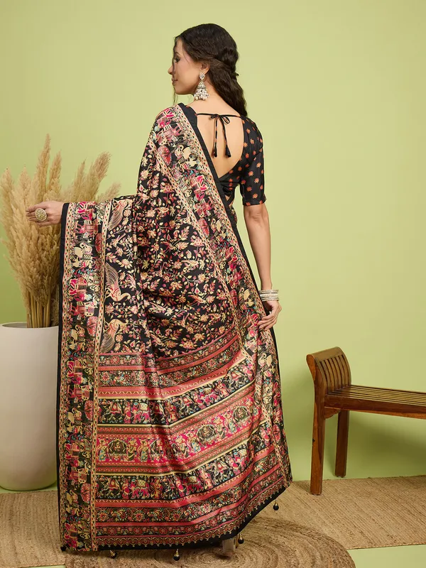 Women's_Silk_Blend_Black_Digital_Print_Designer_Saree_With_Blouse_Piece
