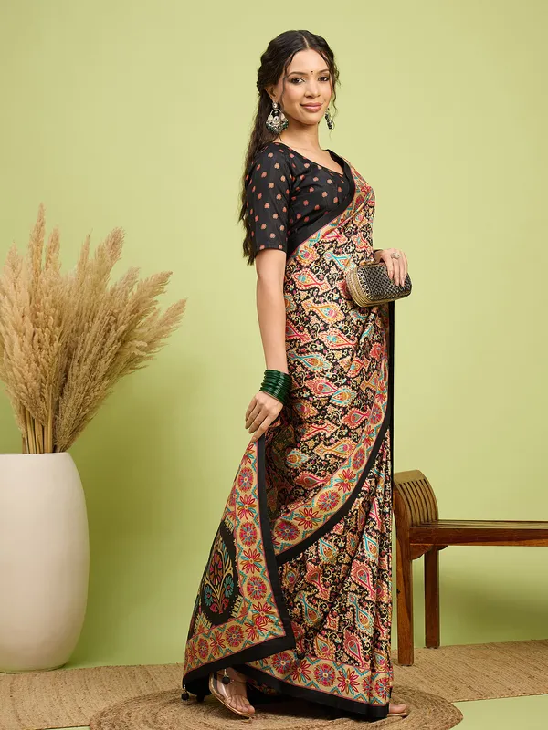 Women's_Silk_Blend_Assorted_Digital_Print_Designer_Saree_With_Blouse_Piece