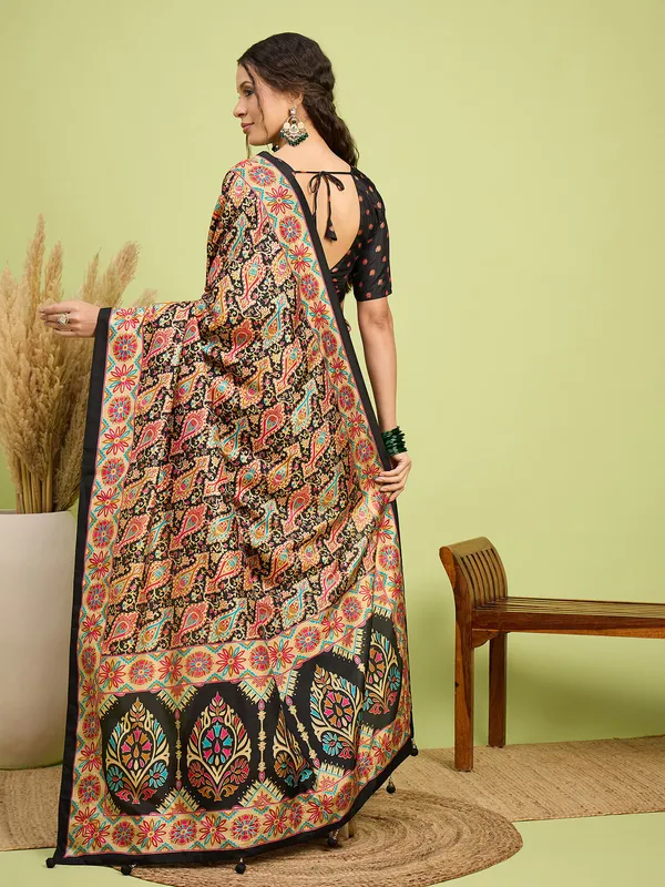 Women's_Silk_Blend_Assorted_Digital_Print_Designer_Saree_With_Blouse_Piece