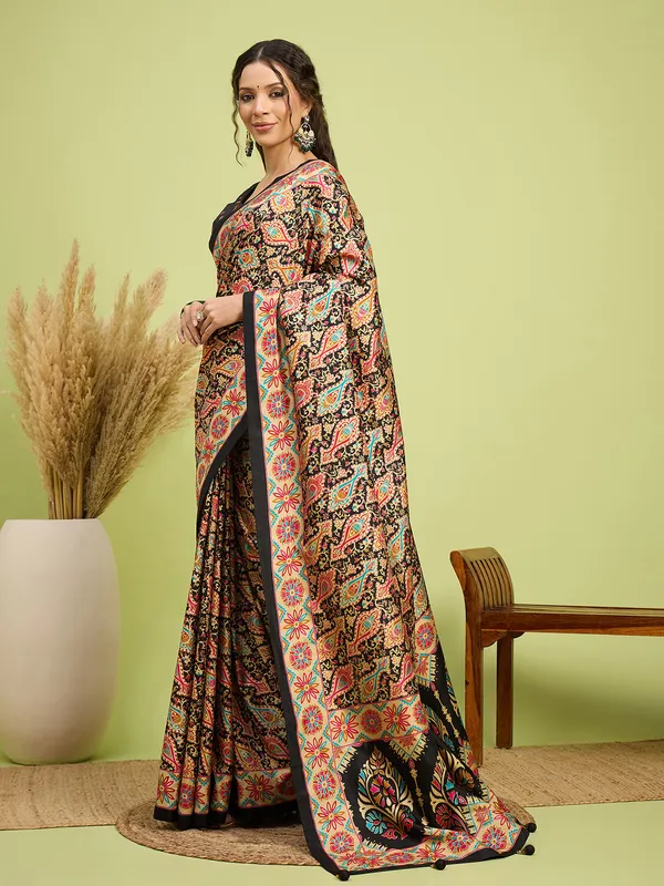 Women's_Silk_Blend_Assorted_Digital_Print_Designer_Saree_With_Blouse_Piece