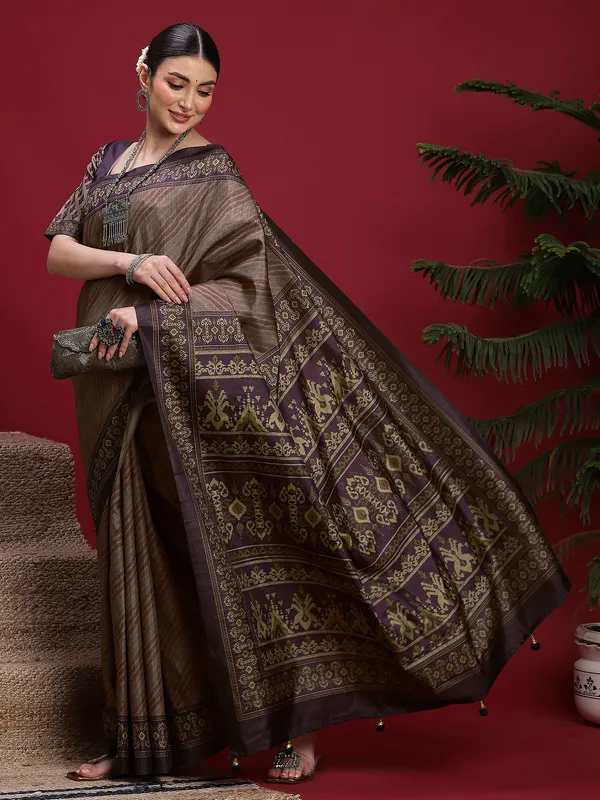 Women's_Silk_Blend_Grey_Digital_Print_Designer_Saree_With_Blouse_Piece