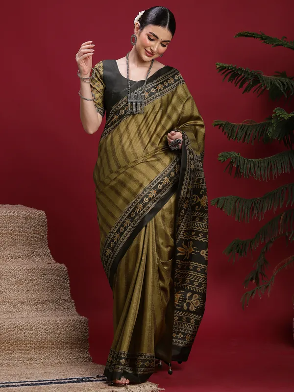 Women's_Silk_Blend_Light_Green_Digital_Print_Designer_Saree_With_Blouse_Piece