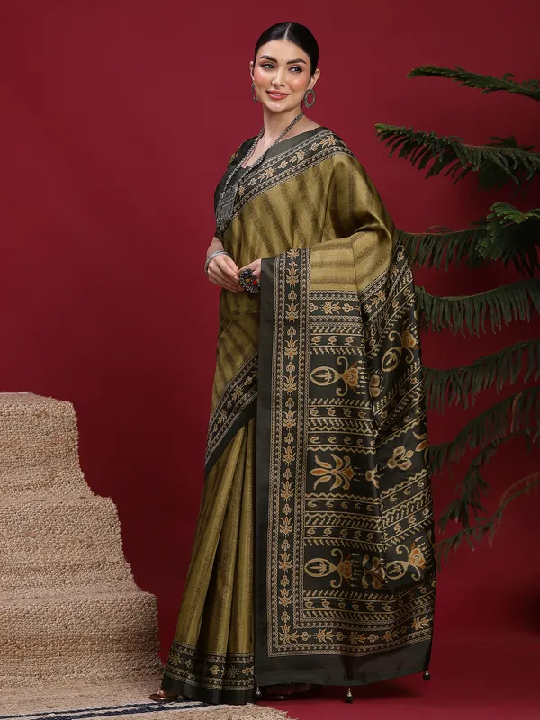 Women's_Silk_Blend_Light_Green_Digital_Print_Designer_Saree_With_Blouse_Piece