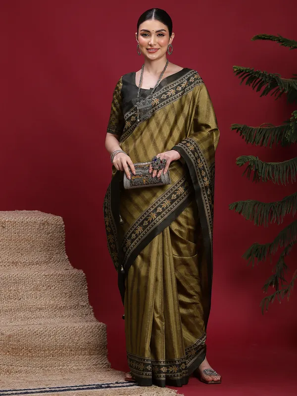 Women's_Silk_Blend_Light_Green_Digital_Print_Designer_Saree_With_Blouse_Piece