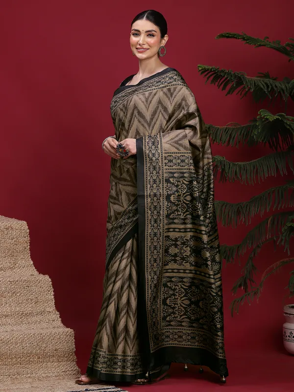 Women's_Silk_Blend_Beige_Digital_Print_Designer_Saree_With_Blouse_Piece