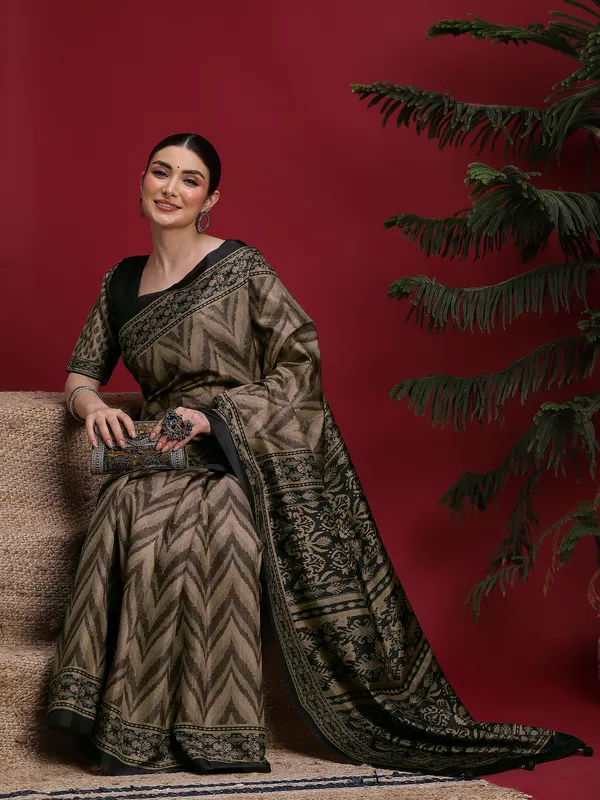Women's_Silk_Blend_Beige_Digital_Print_Designer_Saree_With_Blouse_Piece