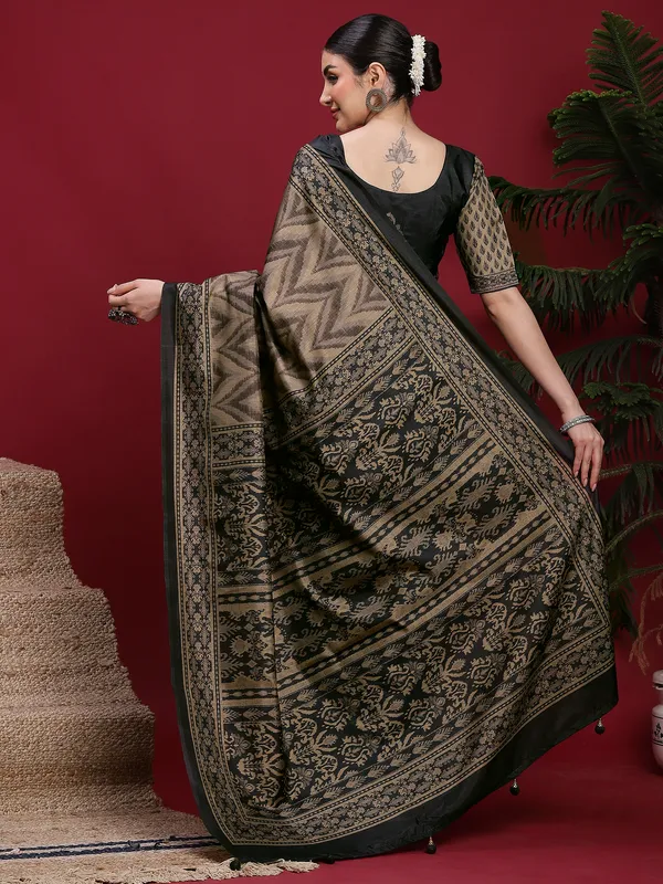 Women's_Silk_Blend_Beige_Digital_Print_Designer_Saree_With_Blouse_Piece