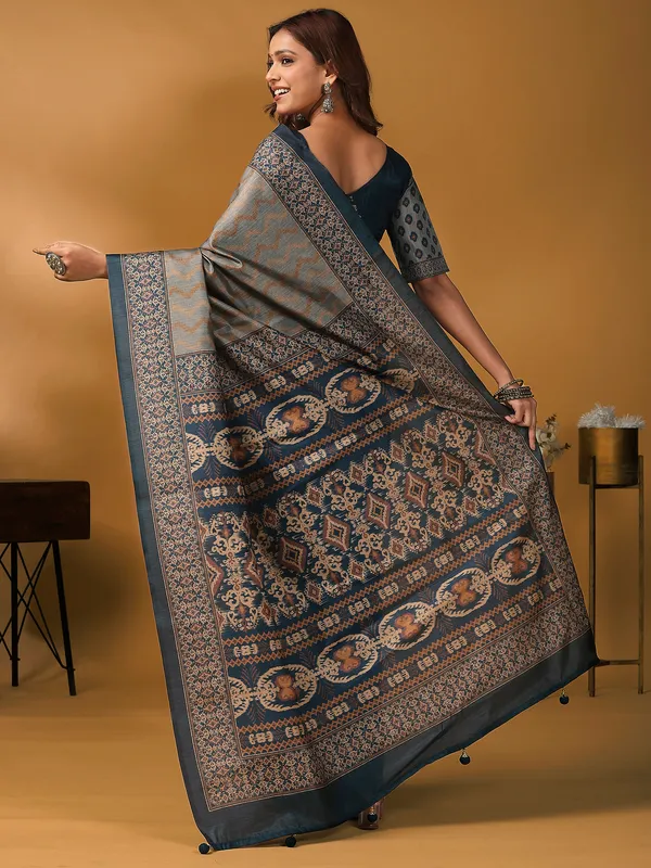 Women's_Silk_Blend_Grey_Digital_Print_Designer_Saree_With_Blouse_Piece