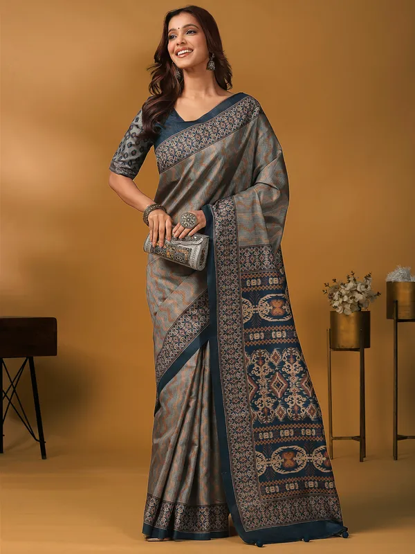 Women's_Silk_Blend_Grey_Digital_Print_Designer_Saree_With_Blouse_Piece