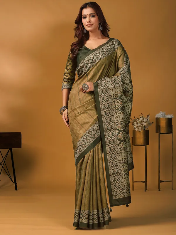 Women's_Silk_Blend_Light_Green_Digital_Print_Designer_Saree_With_Blouse_Piece