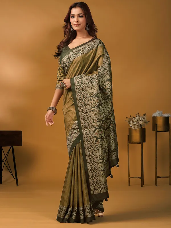 Women's_Silk_Blend_Light_Green_Digital_Print_Designer_Saree_With_Blouse_Piece