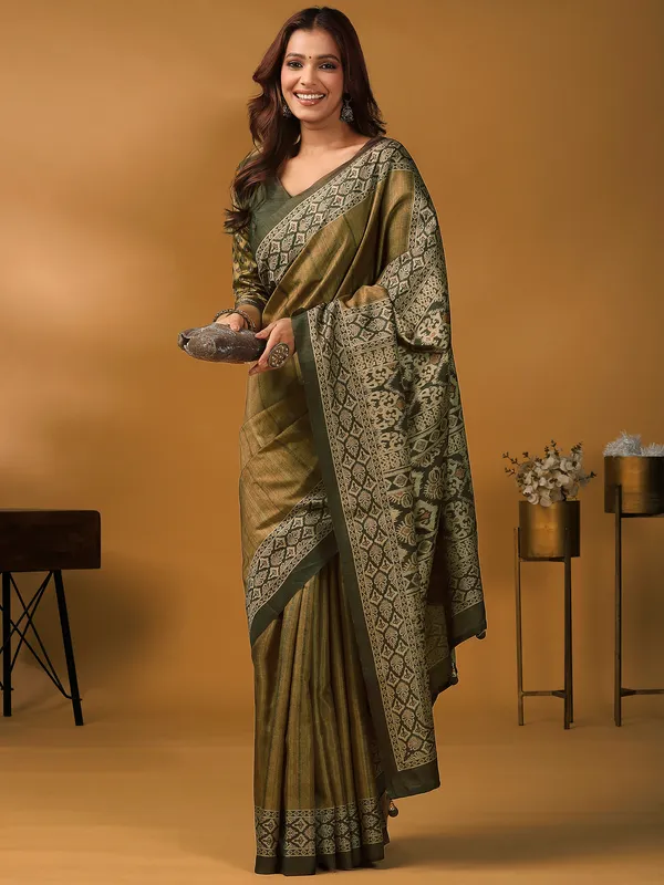 Women's_Silk_Blend_Light_Green_Digital_Print_Designer_Saree_With_Blouse_Piece