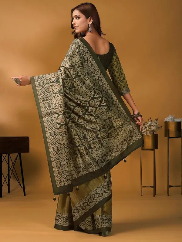 Women's_Silk_Blend_Light_Green_Digital_Print_Designer_Saree_With_Blouse_Piece