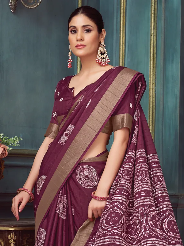Women's_Silk_Blend_Burgundy_Printed_Designer_Saree_With_Blouse_Piece