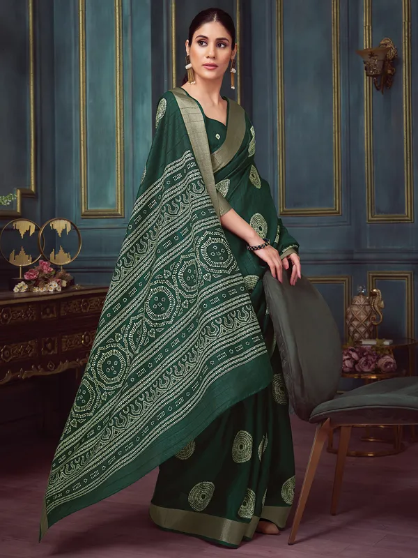 Women's_Silk_Blend_Green_Printed_Designer_Saree_With_Blouse_Piece