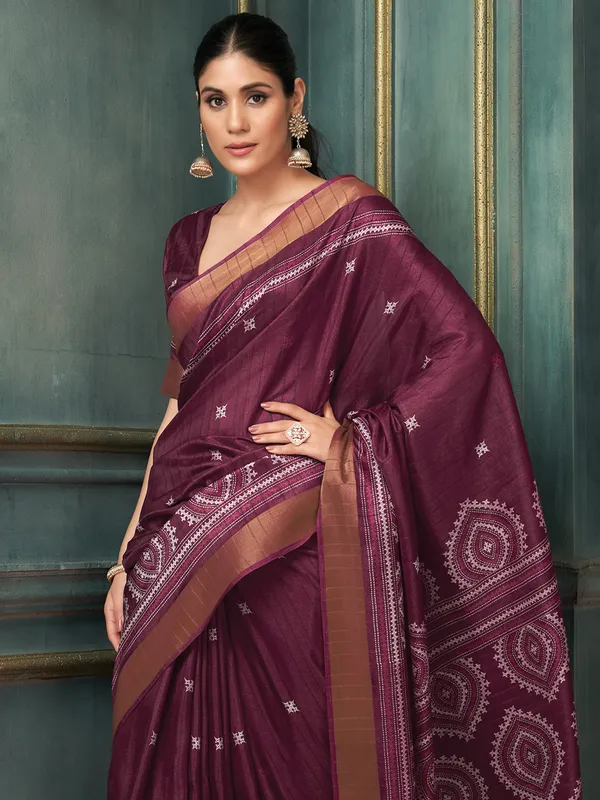Women's_Silk_Blend_Burgundy_Printed_Designer_Saree_With_Blouse_Piece