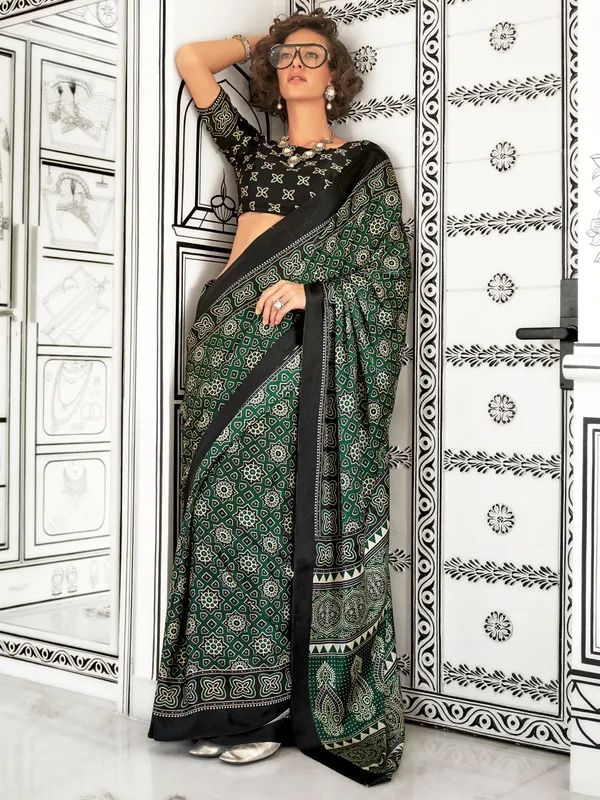 Women's_Crepe_Green_Printed_Designer_Saree_With_Blouse_Piece