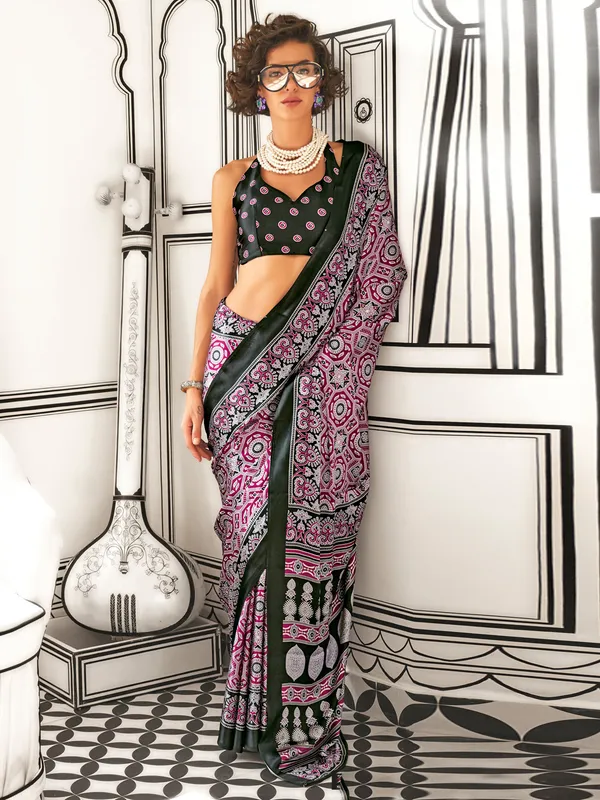 Women's_Crepe_Magenta_Printed_Designer_Saree_With_Blouse_Piece