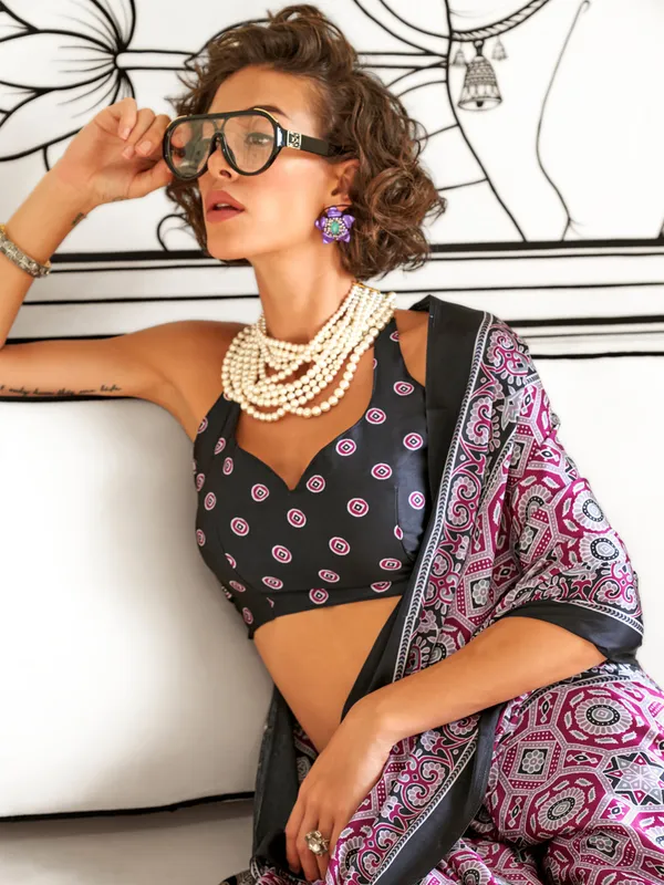 Women's_Crepe_Magenta_Printed_Designer_Saree_With_Blouse_Piece