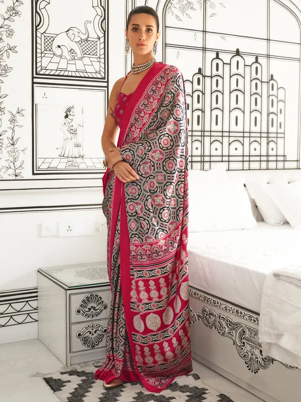 Women's_Crepe_Black_Printed_Designer_Saree_With_Blouse_Piece