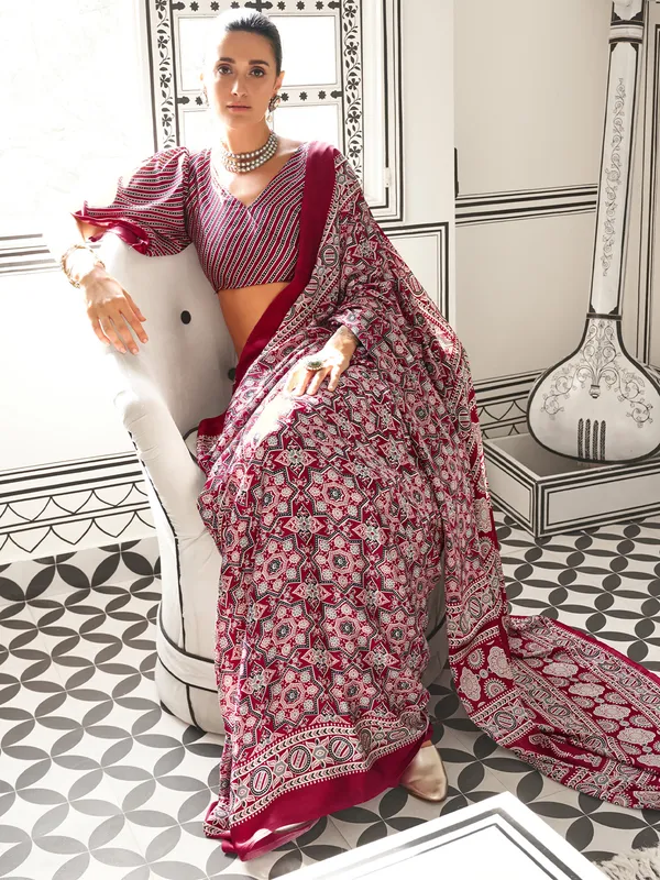 Women's_Crepe_Maroon_Printed_Designer_Saree_With_Blouse_Piece