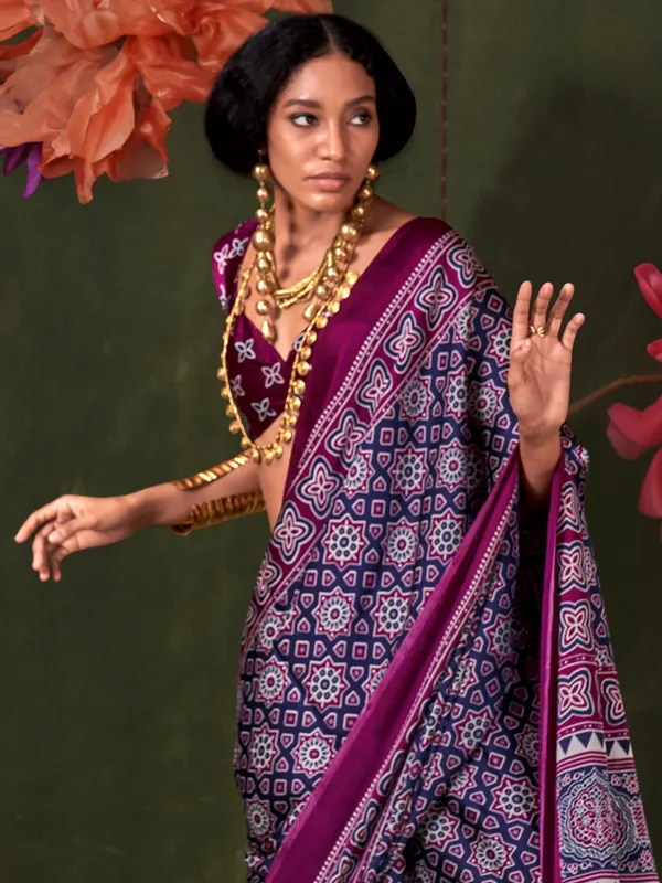 Women's_Crepe_Navy_Blue_Printed_Designer_Saree_With_Blouse_Piece