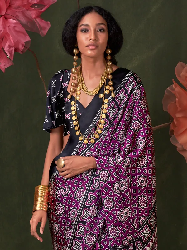 Women's_Crepe_Magenta_Printed_Designer_Saree_With_Blouse_Piece