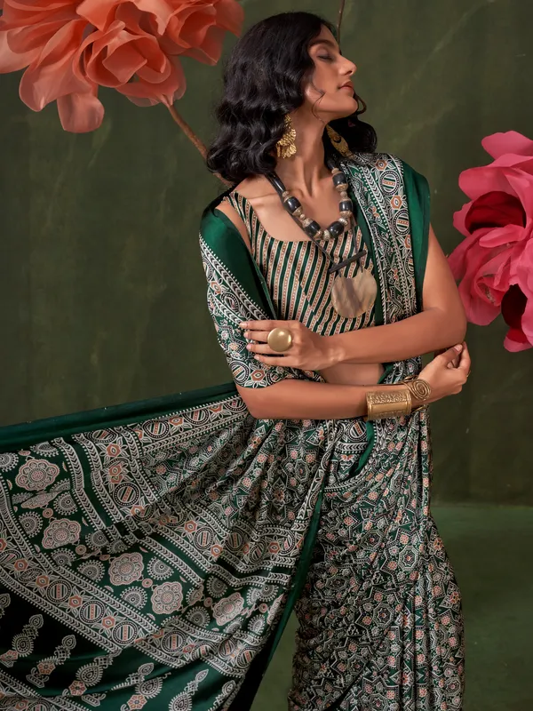 Women's_Crepe_Green_Printed_Designer_Saree_With_Blouse_Piece