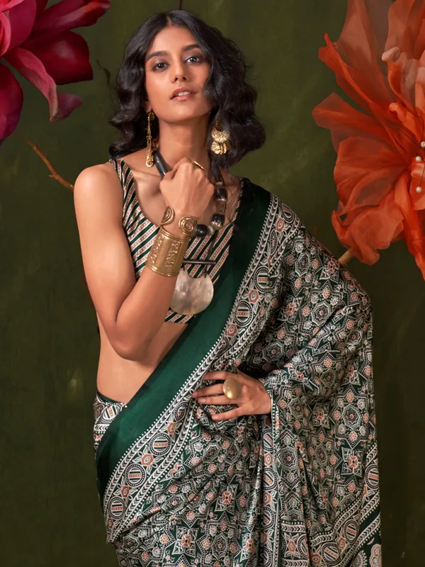 Women's_Crepe_Green_Printed_Designer_Saree_With_Blouse_Piece