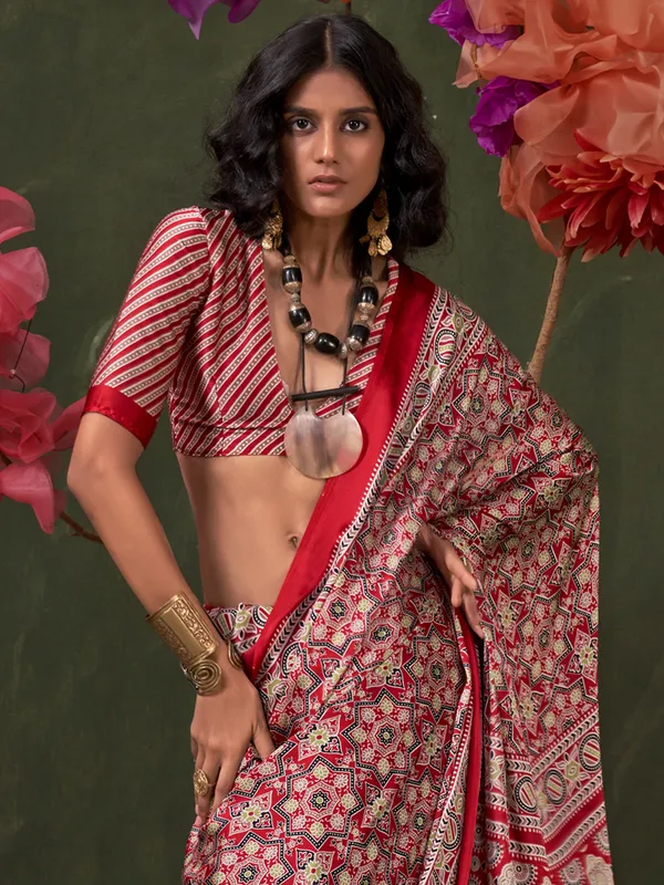 Women's_Crepe_Red_Printed_Designer_Saree_With_Blouse_Piece