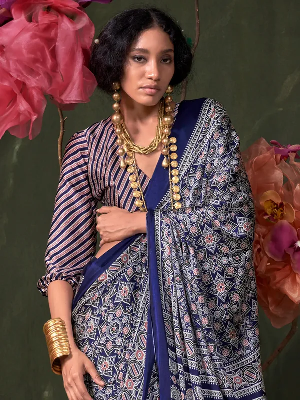 Women's_Crepe_Navy_Blue_Printed_Designer_Saree_With_Blouse_Piece