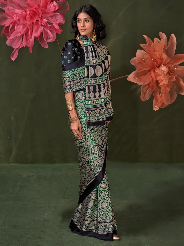 Women's_Crepe_Green_Printed_Designer_Saree_With_Blouse_Piece