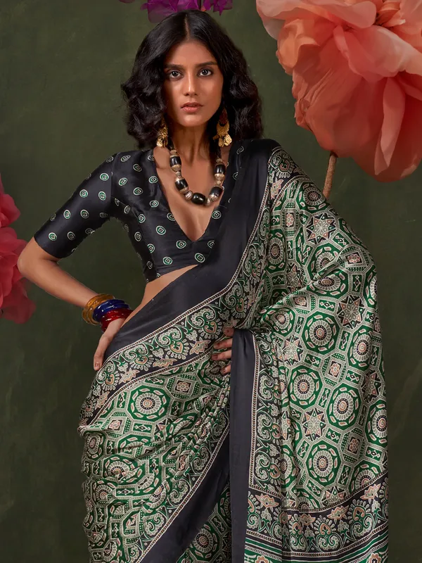Women's_Crepe_Green_Printed_Designer_Saree_With_Blouse_Piece