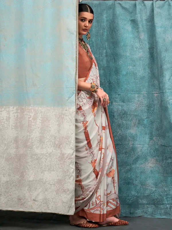 Women's_Crepe_Off_White_Printed_Designer_Saree_With_Blouse_Piece