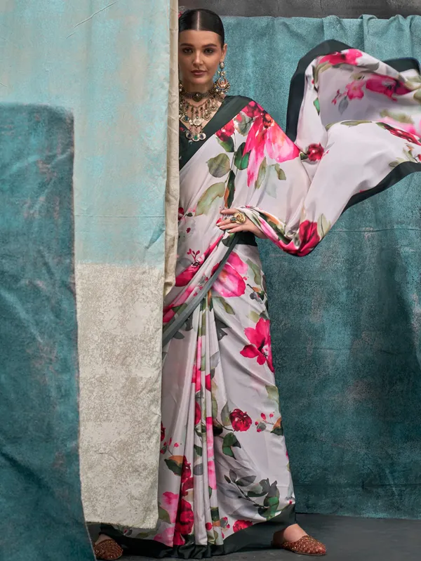 Women's_Crepe_Off_White_Printed_Designer_Saree_With_Blouse_Piece
