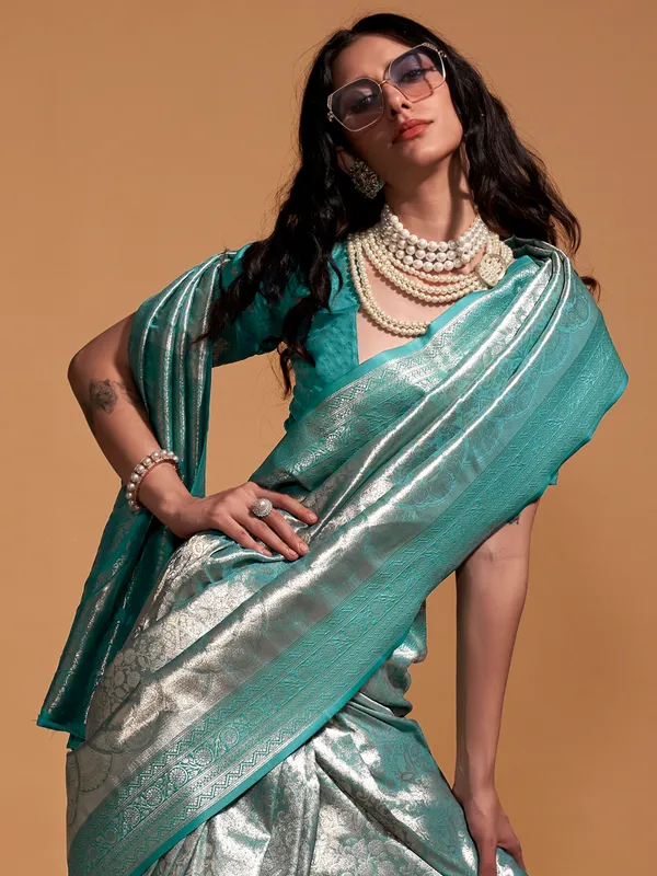 Women's_Kanjeevaram_Silk_Light_Blue_Woven_Design_Designer_Saree_With_Blouse_Piece