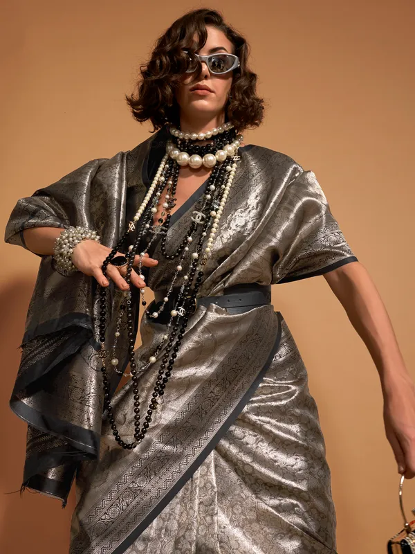 Women's_Kanjeevaram_Silk_Olive_Woven_Design_Designer_Saree_With_Blouse_Piece