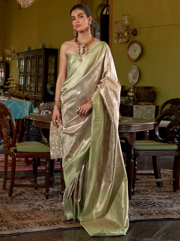 Women's_Kanjeevaram_Silk_Gold_Woven_Design_Designer_Saree_With_Blouse_Piece